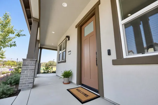 Front porch & entry
