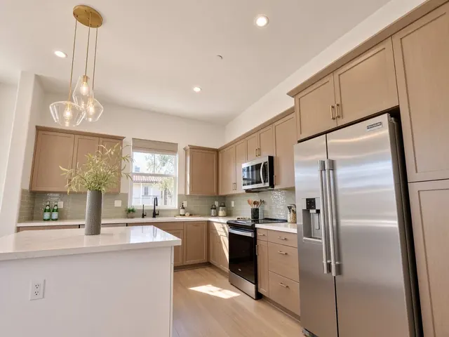 Kitchen island & range