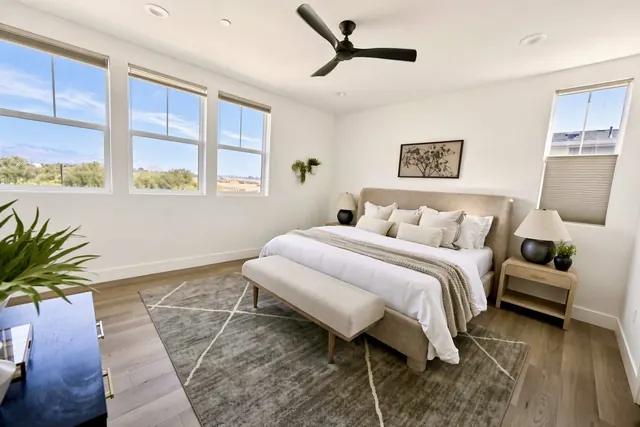 Primary suite, windows & view